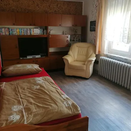 Hella アパート *